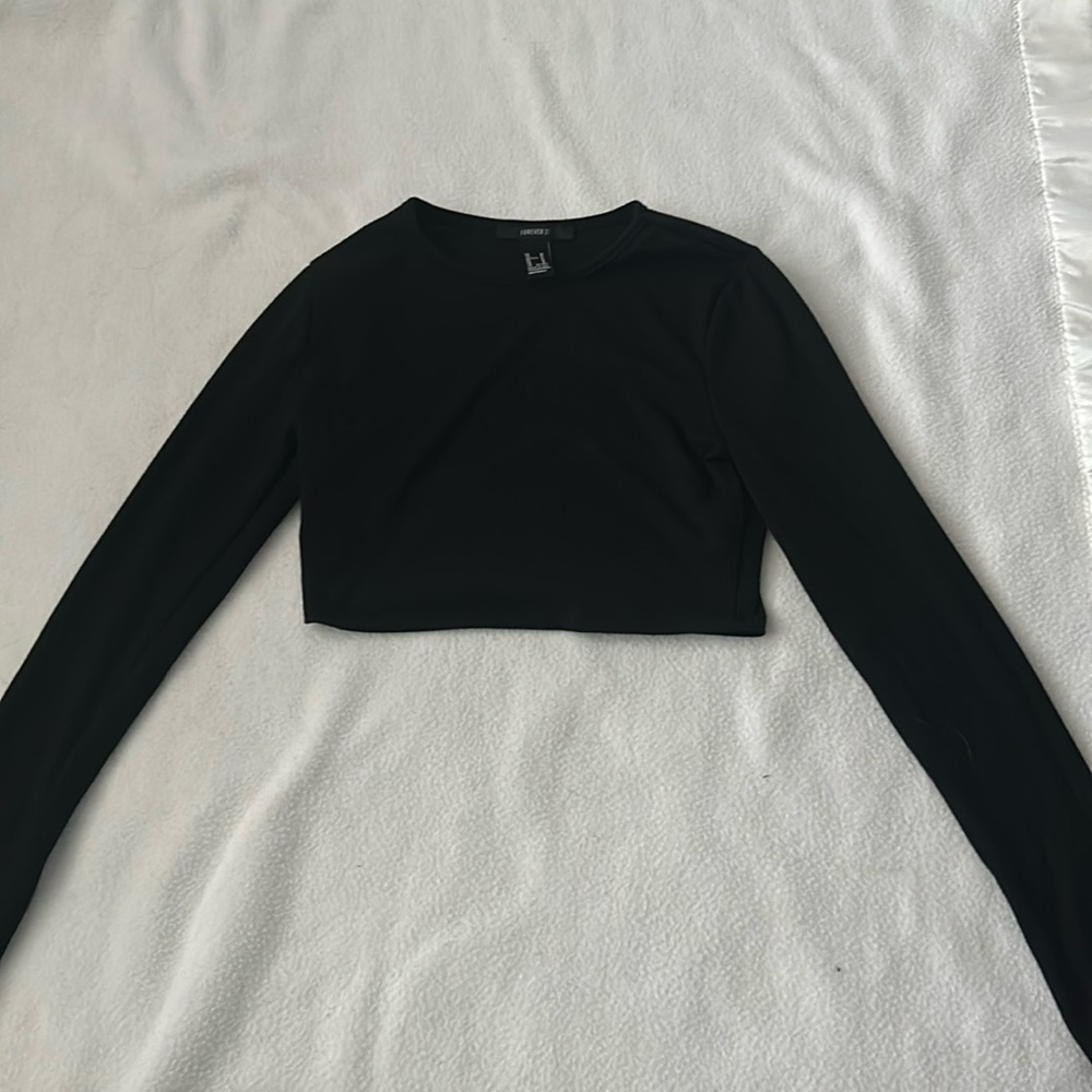 Black cropped F21 long sleeve